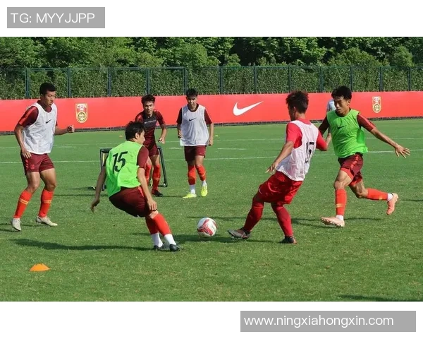 上海飞盘队比赛经验深度对比与提升策略探讨 上海飞盘队比赛经验深度对比与提升策略探讨